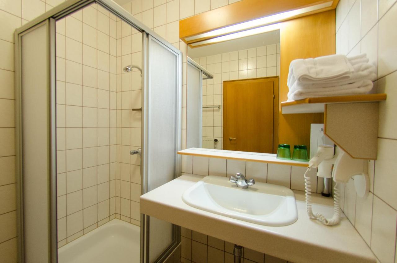Hotel Goldenes Schiff Engelhartszell Buitenkant foto