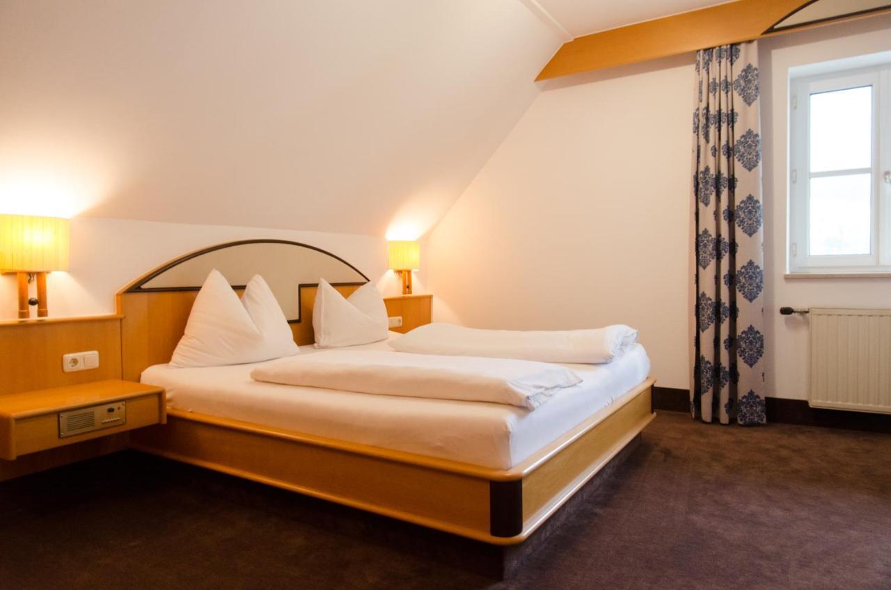 Hotel Goldenes Schiff Engelhartszell Buitenkant foto