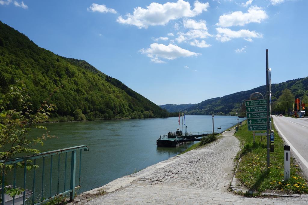 Hotel Goldenes Schiff Engelhartszell Buitenkant foto