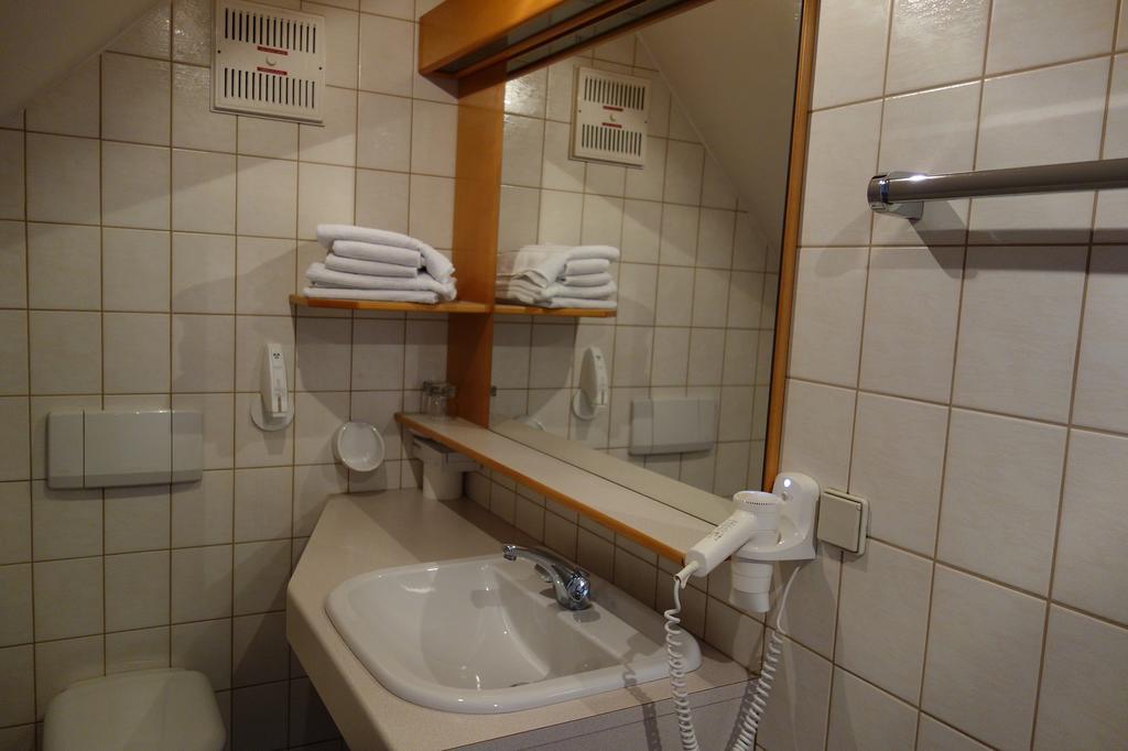 Hotel Goldenes Schiff Engelhartszell Buitenkant foto